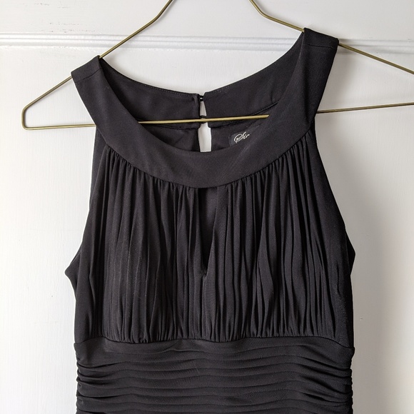 Knee-length black dress - Picture 1 of 3